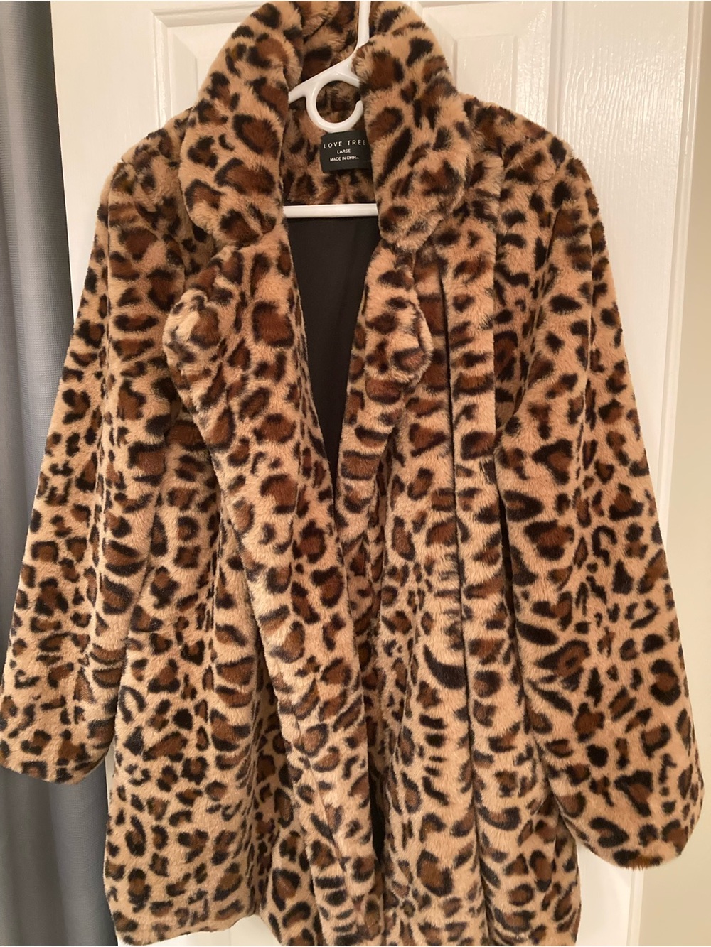 Love Tree Leopard Faux-Fur jacket